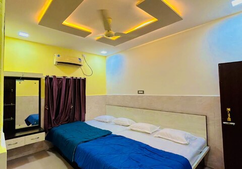 Hotel Vaishnavi And Lodge