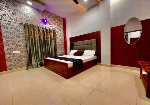 Hotel Girdhari Varanasi