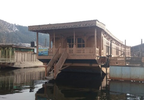 Houseboat Middle East