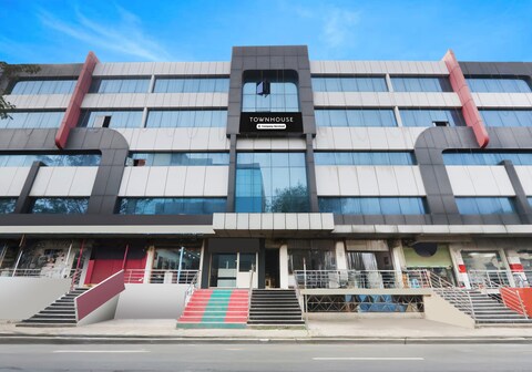 Super Townhouse Gudivada Formerly Sistla