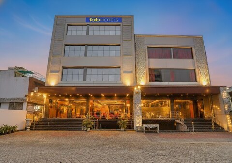 FabHotel Golden Rivaah