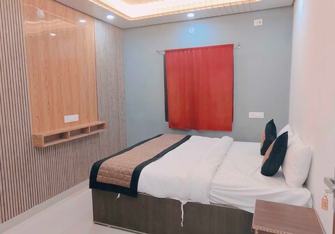 Hotel O Rai Residency