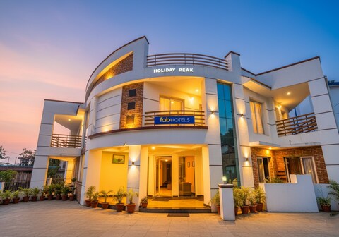 FabHotel Rajathi Holiday Peak
