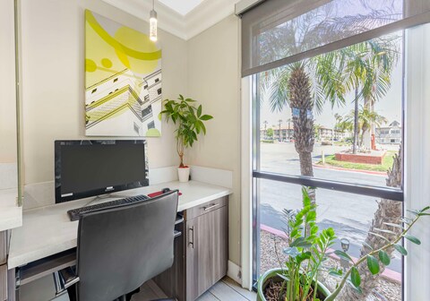 Best Western Plus Ontario Airport & Convention Center