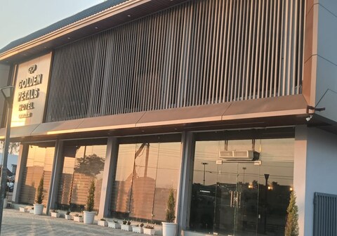 VANI'S GOLDEN PETALS