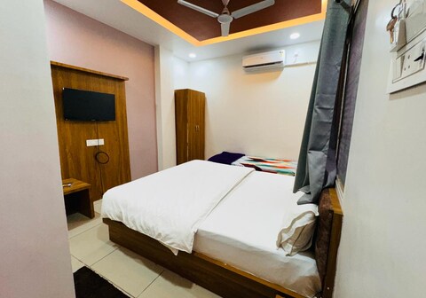 Shri Bhola Jagdishwaram Hotel