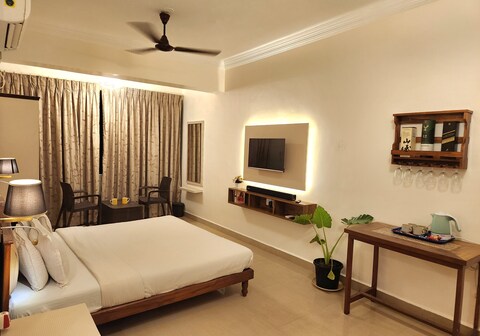 Ocean Pearl Vagator beach apartments with pool