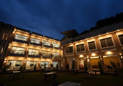 Royal Suites Chakki Mor