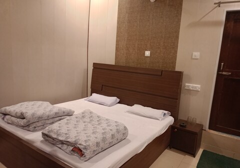 Anushri Lodge And Restaurants