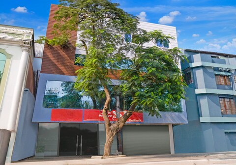 Super Hotel O R Square