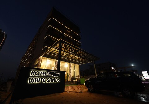 WHITE SANDS ,SEA FACING HOTEL