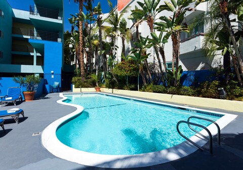 Ramada Plaza by Wyndham West Hollywood Hotel & Suites