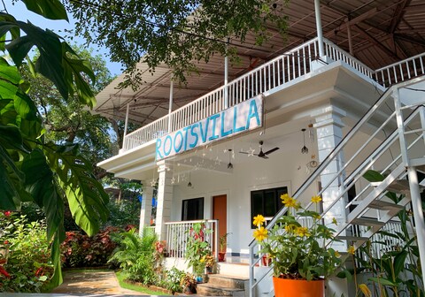 Rootsvilla Vagator- Longstays and coworking Hostel