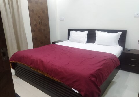 Spacious 2BHK in Koperkhairane With balcony 1