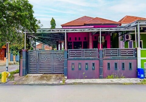 Hotel O Adam Kost SyariahNearWisata Jembatan Barito