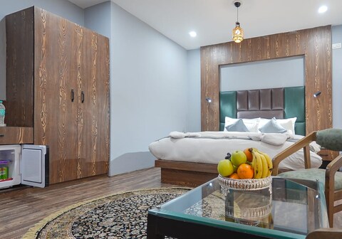 Hotel Your Hive Srinagar