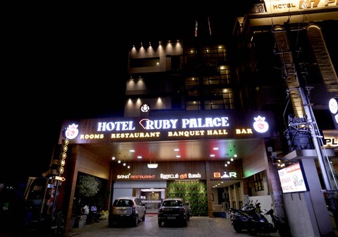 Hotel Ruby Palace