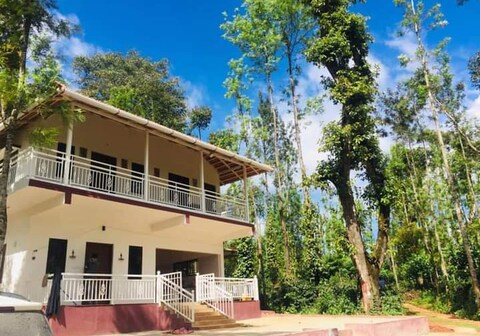 Silver Springs Homestay | Rooms & Pool