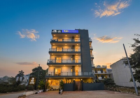 FabHotel Roost Stay