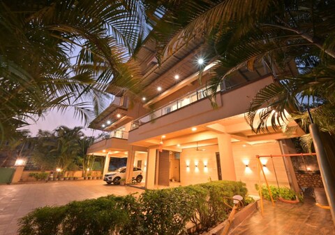 IIZZ Villa
