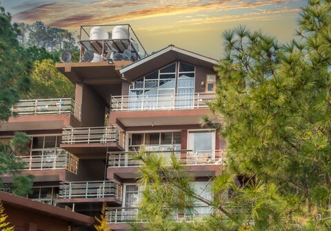 Hill View Apartment Upper Floor