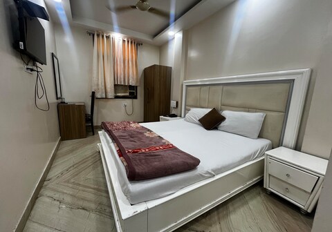 Hotel Poonam International