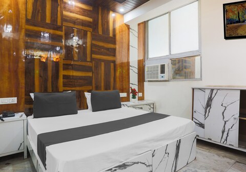 Hotel O The Leaf Residency