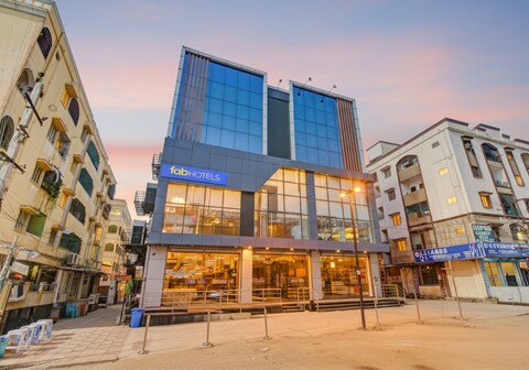 FabHotel SSR Fern Suites - 100M from GSM Mall Madeenaguda