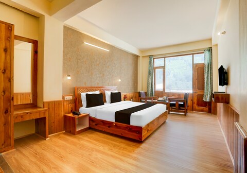 Super Hotel O Model Town Road