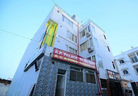 AP Palace Hotel Ayodhya, 6 km from Ram Mandir