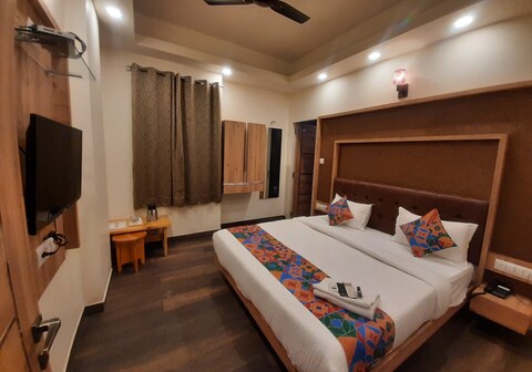 Hotel Frontier
