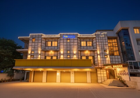FabHotel Bridge