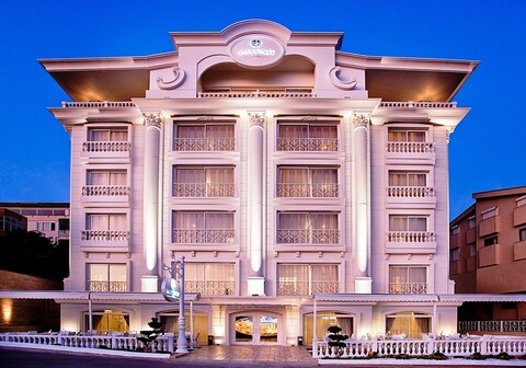 La Boutique Hotel and Suites