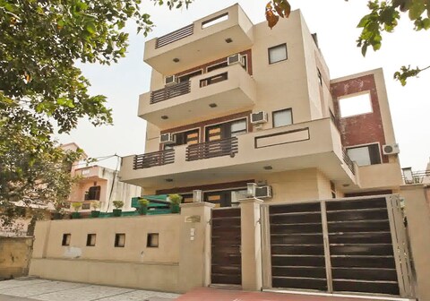 Hotel Anand Villa @ Google Signature Tower gurgaon