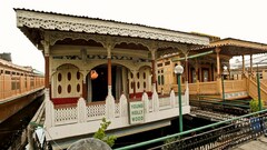 Young Hollywood Houseboat, Srinagar Young Hollywood Houseboat, Srinagar