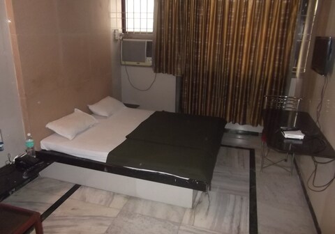 Hotel Radhika