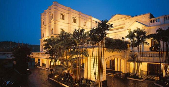 the-oberoi-grand-kolkata-facade
