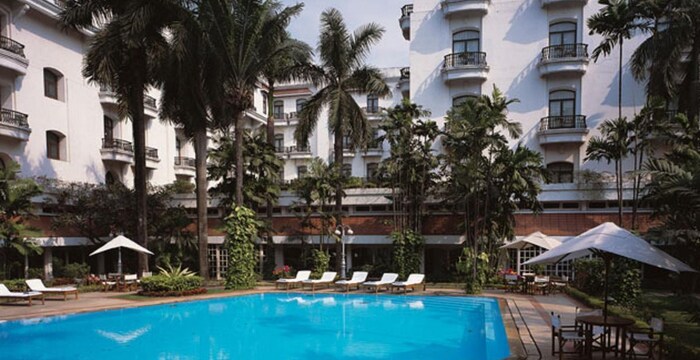the-oberoi-grand-kolkata-swimming-pool