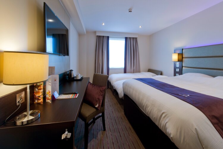 Premier Inn Reading Gateway - Tap to explore photos