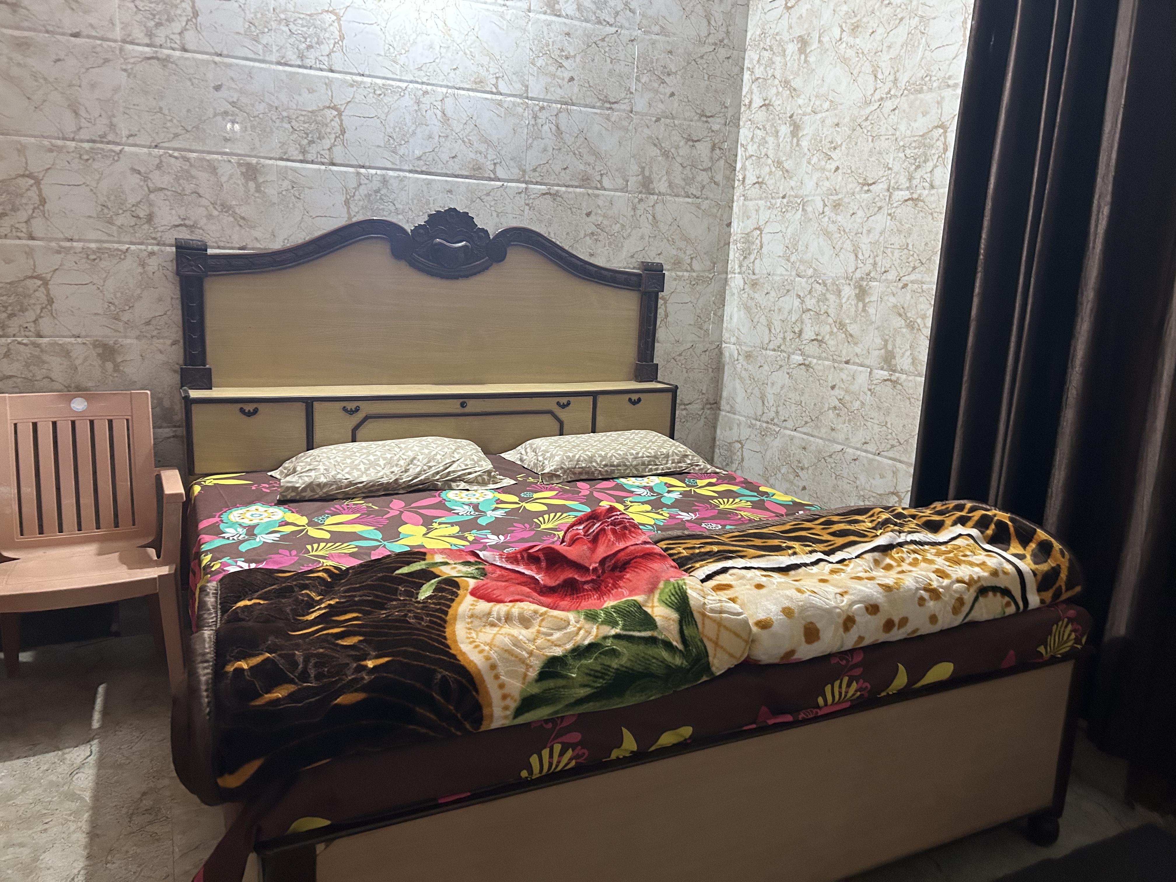 Bed and breakfast in Vrindavan    New   1 bedroom   1 bed   1 bathroom - Tap to explore photos