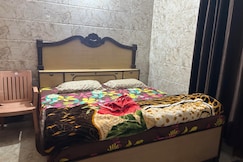 Bed and breakfast in Vrindavan    New   1 bedroom   1 bed   1 bathroom, Vrindavan
