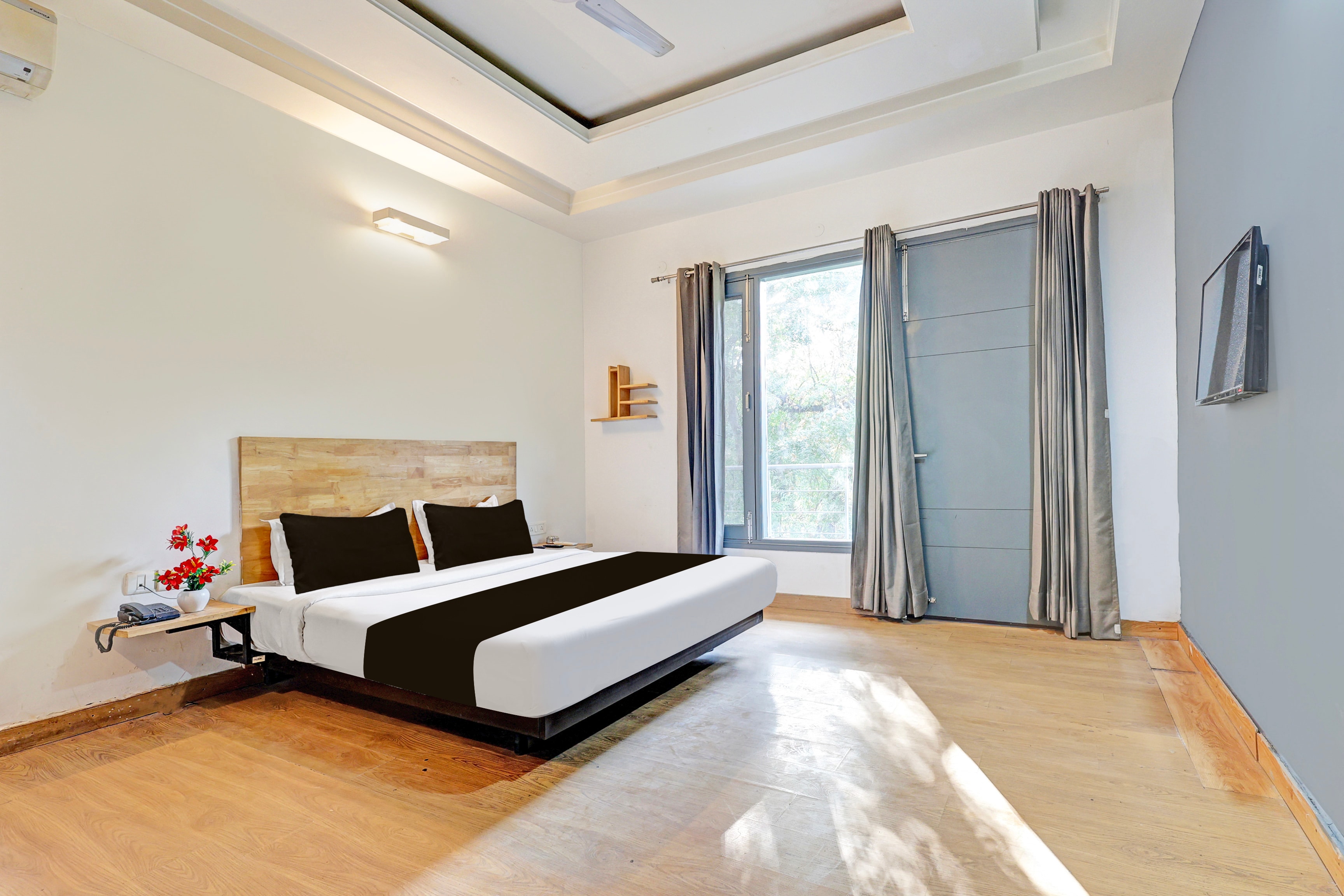 Super Townhouse Sector 49 Sohna Road - Tap to explore photos