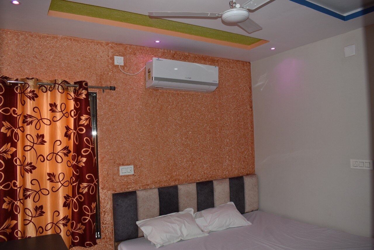 SHREE SHYAM HOTEL AND RESTURANT - Tap to explore photos