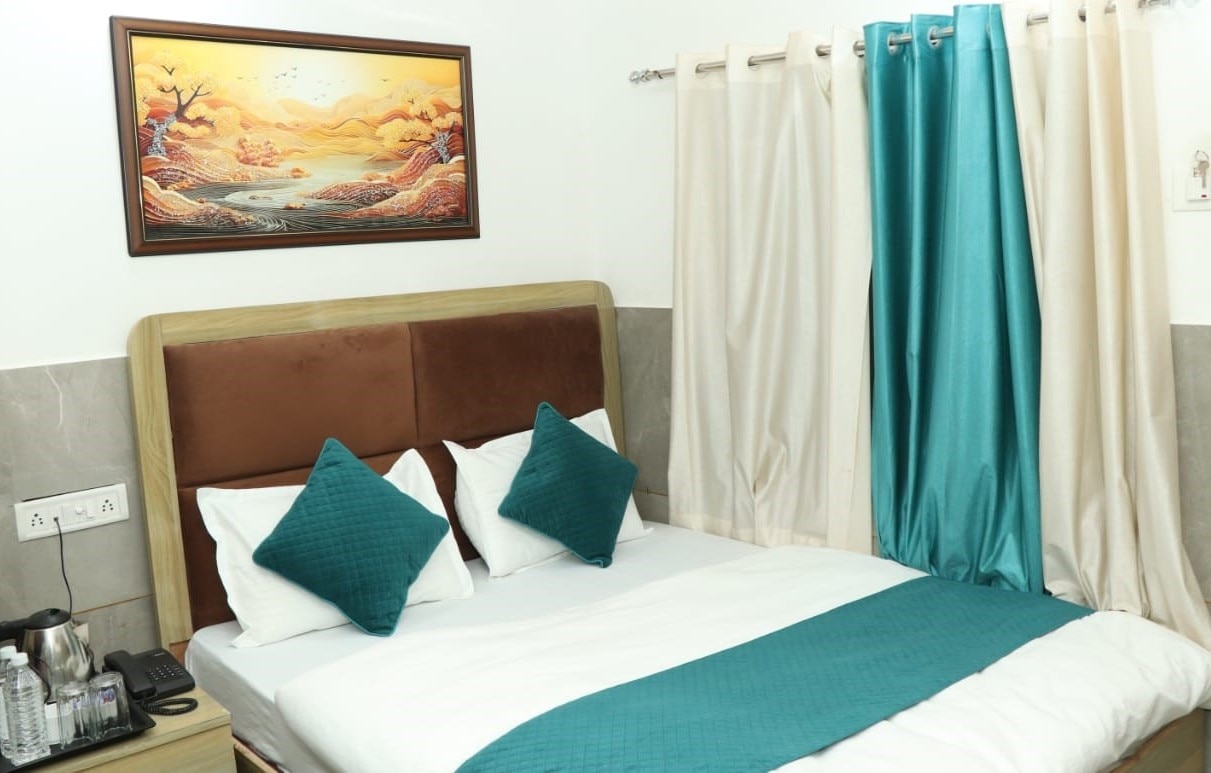 Hotel Sheeri Inn - Tap to explore photos