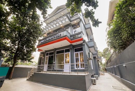 Townhouse 330 DLF Phase-2 Near Leisure Valley Park