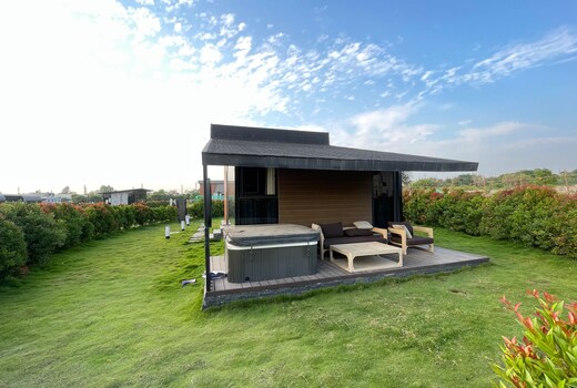 Pezo 4 | Boutique Stay with Outdoor Jacuzzi in Hyderabad by Homeyhuts