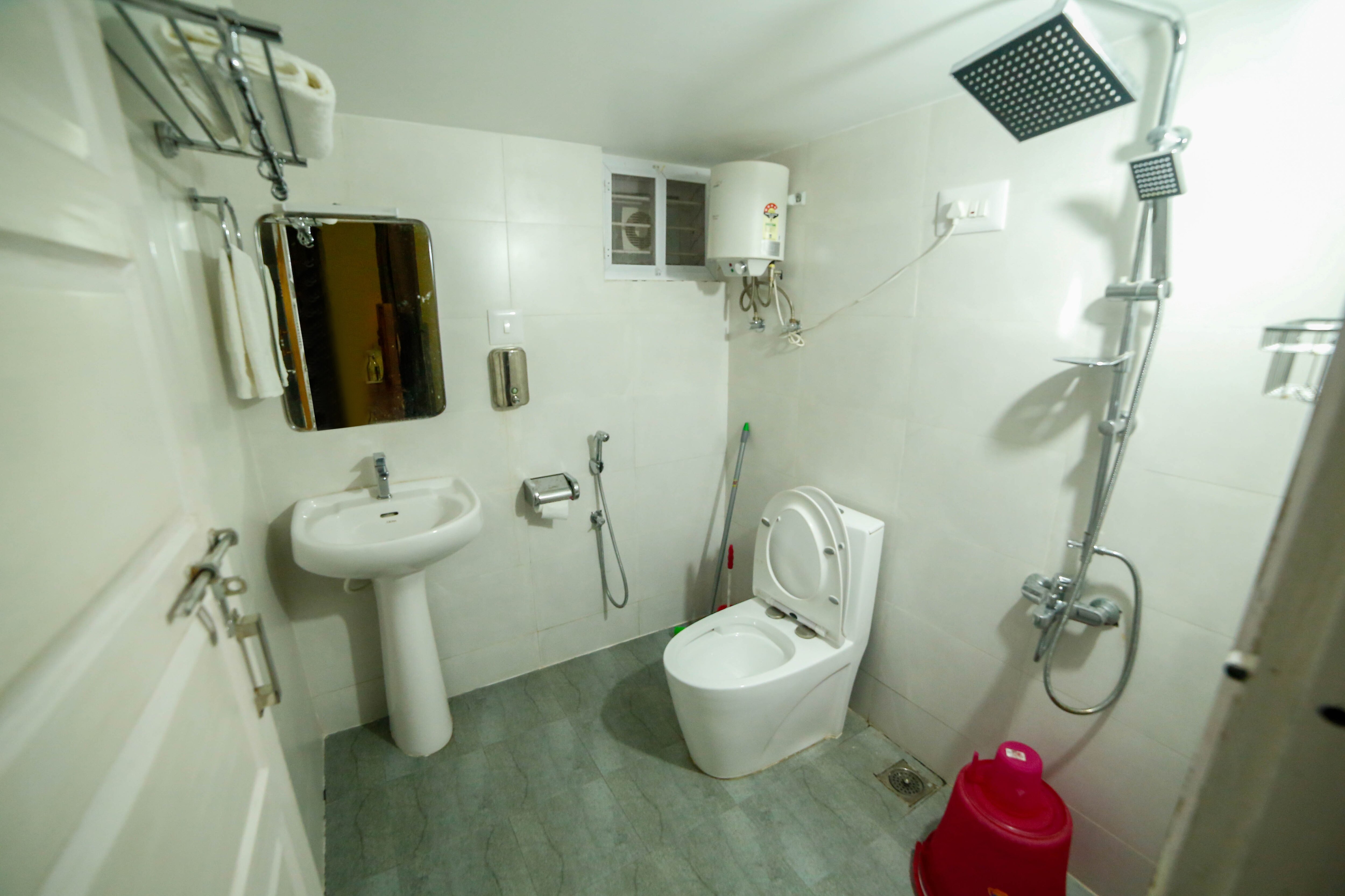 BELLJEM Homes your own private resort 1 BR GF - Tap to explore photos