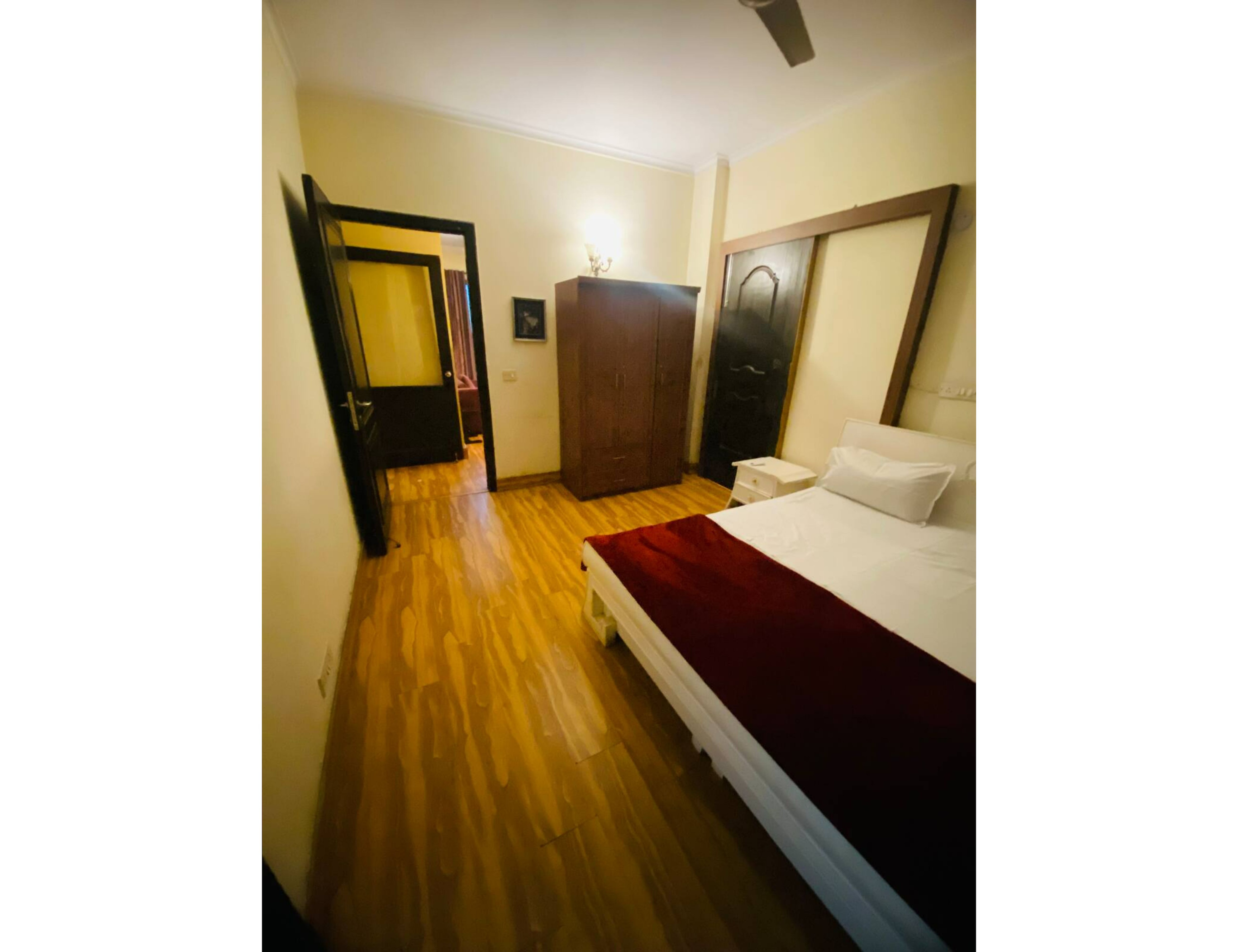 DJ1 Huge Spacious Lovely 8 BHK full 2 floor Parking - Tap to explore photos