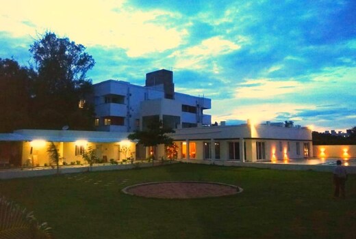 Lynwood Villa,Padur