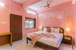 The Jharoka   Home with parking  500mtr from lake, Udaipur